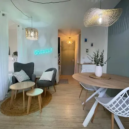 Studio Face Au Port Santa Lucia Avec Piscine Et Parking Prive Saint-Raphaël