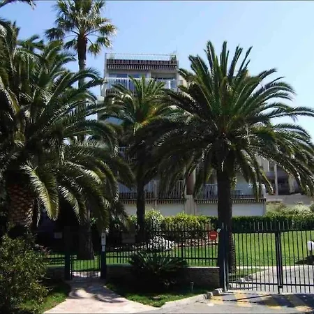 Studio Face Au Port Santa Lucia Avec Piscine Et Parking Prive