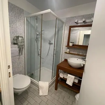 Studio Face Au Port Santa Lucia Avec Piscine Et Parking Prive Appartement