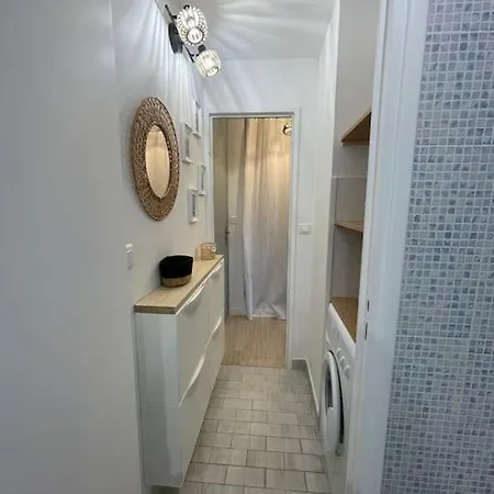 Appartement Studio Face Au Port Santa Lucia Avec Piscine Et Parking Prive