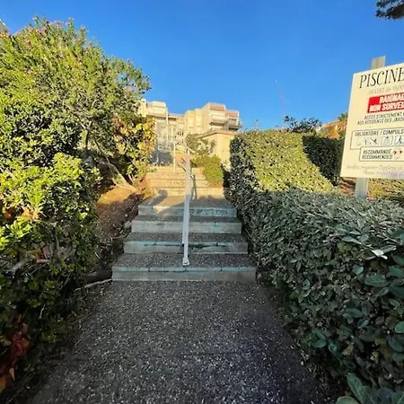 Appartement Studio Face Au Port Santa Lucia Avec Piscine Et Parking Prive