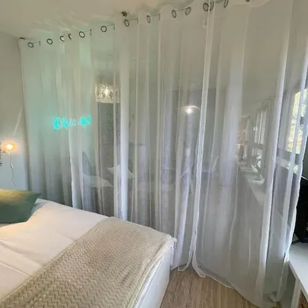 Studio Face Au Port Santa Lucia Avec Piscine Et Parking Prive