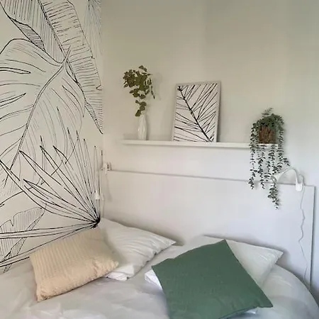 Studio Face Au Port Santa Lucia Avec Piscine Et Parking Prive Apartment Saint-Raphaël