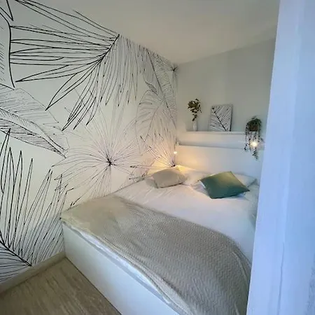 Studio Face Au Port Santa Lucia Avec Piscine Et Parking Prive *