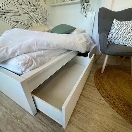 Studio Face Au Port Santa Lucia Avec Piscine Et Parking Prive Apartment *