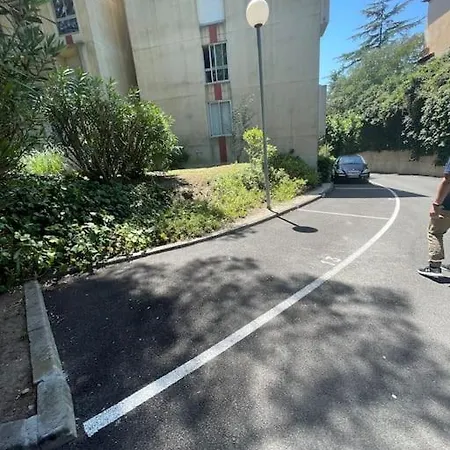 Studio Face Au Port Santa Lucia Avec Piscine Et Parking Prive