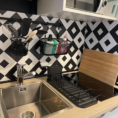 Apartment Studio Face Au Port Santa Lucia Avec Piscine Et Parking Prive Saint-Raphaël