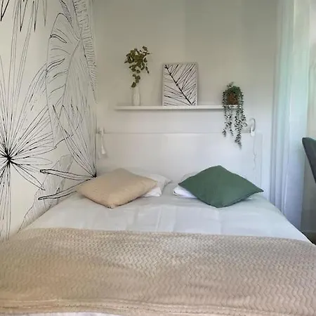 Apartment Studio Face Au Port Santa Lucia Avec Piscine Et Parking Prive Saint-Raphaël