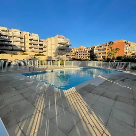 Studio Face Au Port Santa Lucia Avec Piscine Et Parking Prive Apartment *