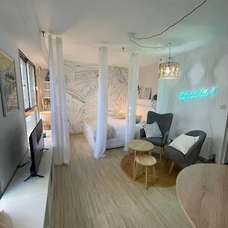 Apartment Studio Face Au Port Santa Lucia Avec Piscine Et Parking Prive *